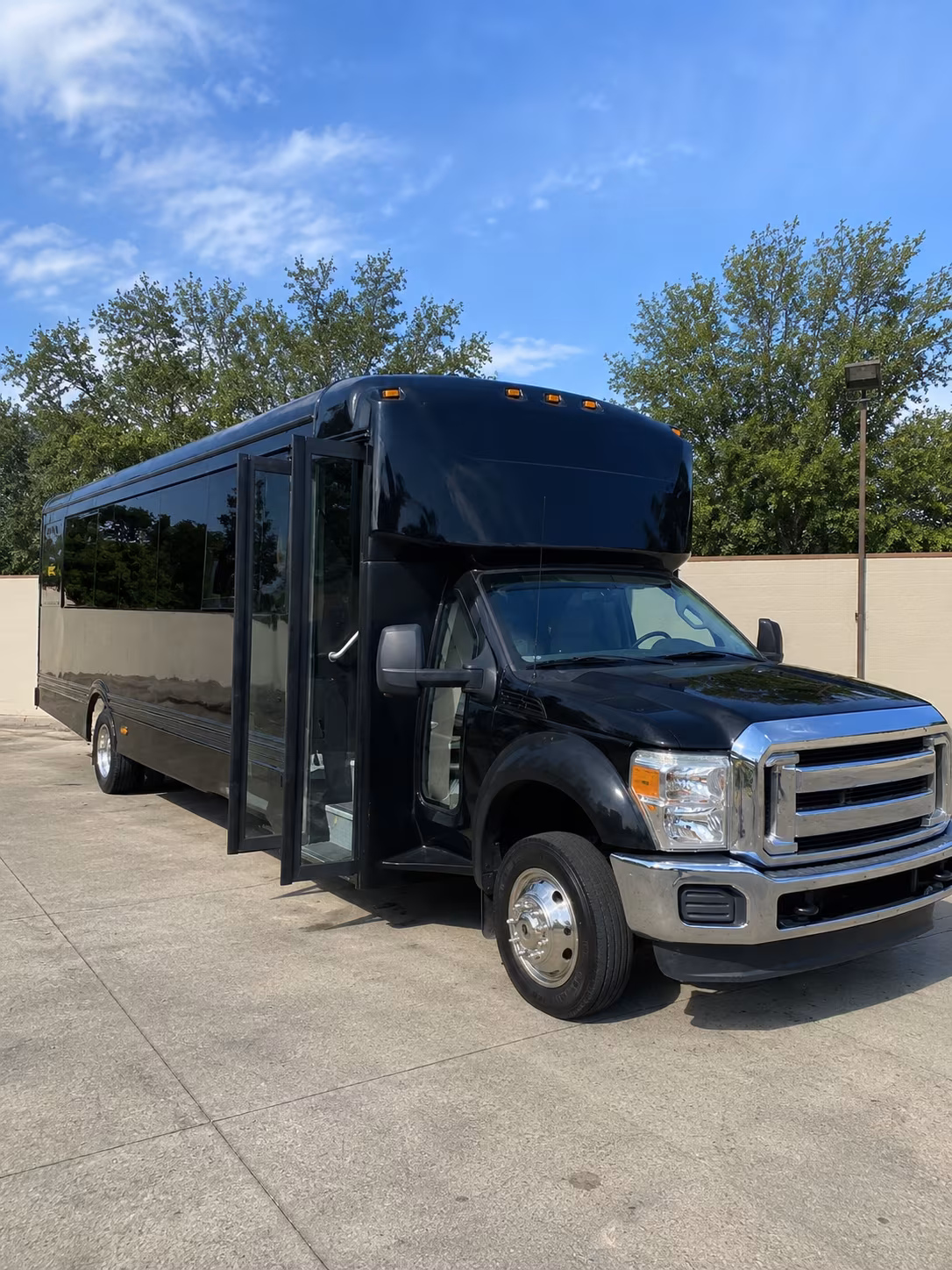 anaheim 20 passenger party bus